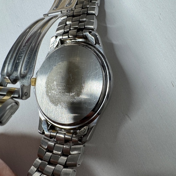 Citzen's Men's Gold & silver Tone Black Dial Watch - Picture 8 of 8